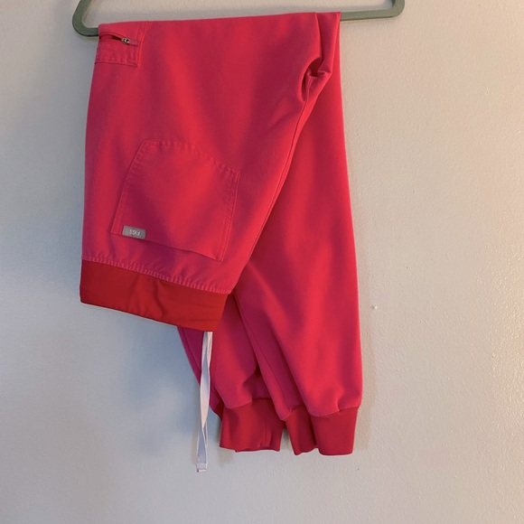 Figs Scrub Set Hot Pink - Picture 3 of 5